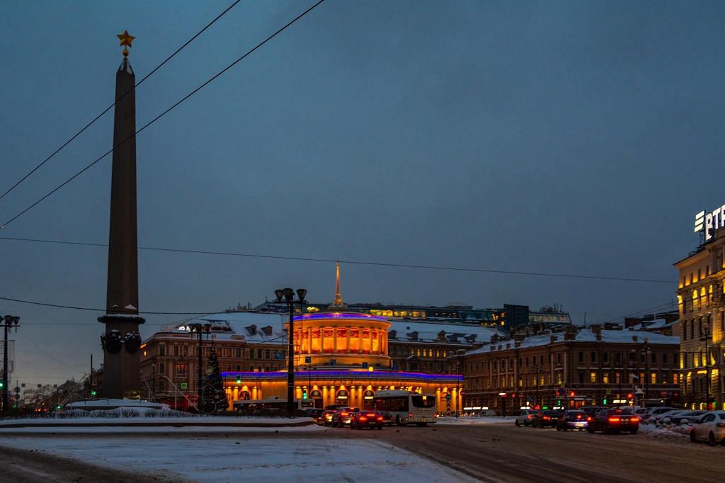 Зимний Санкт-Петербург: Магия льда, огней и белых ночей в миниатюре — фото 3