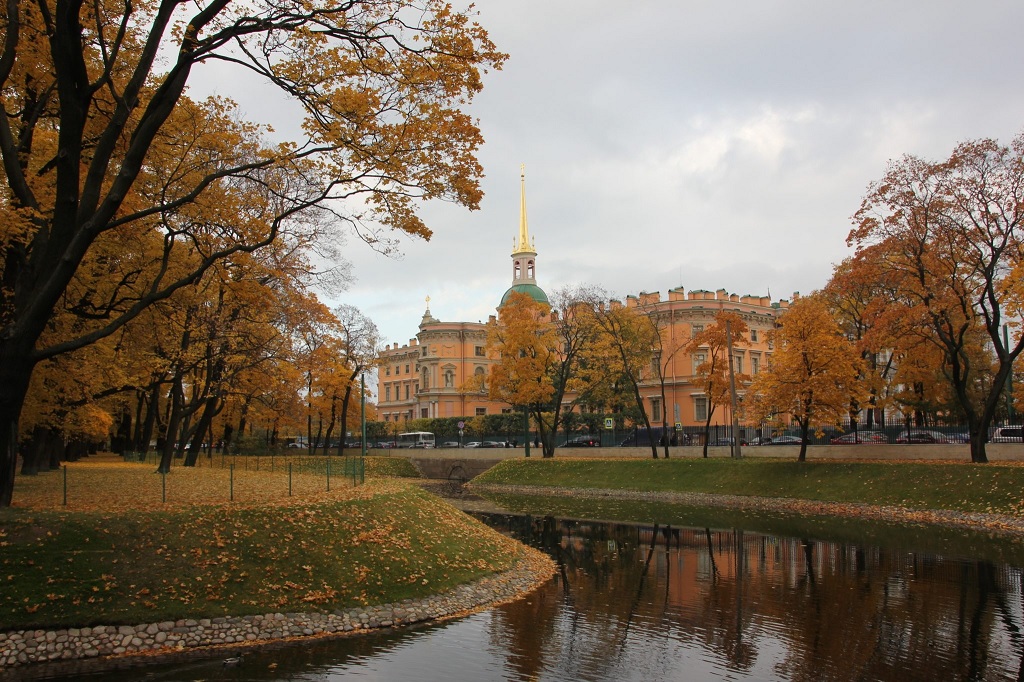 Петербург осенью: шесть фотолокаций с золотой листвой — фото 5